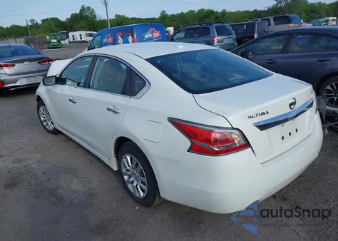 2015 Nissan Altima 2.5/2.5 S/2.5 Sl/2.5 Sv z USA, uszkodzony, nr VIN 1N4AL3AP9FC440062
